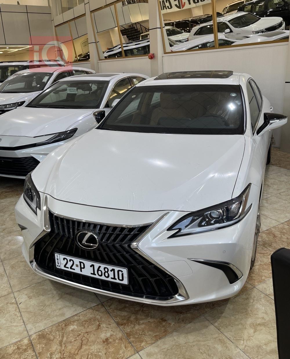 Lexus ES